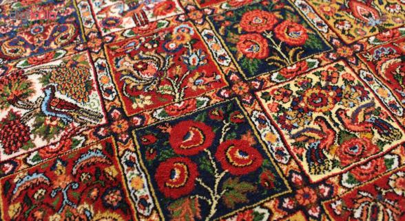 طرح و رنگ متنوع فرش دستباف