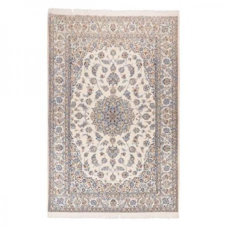 مزایا استفاده از فرش دستباف رنگ روشن